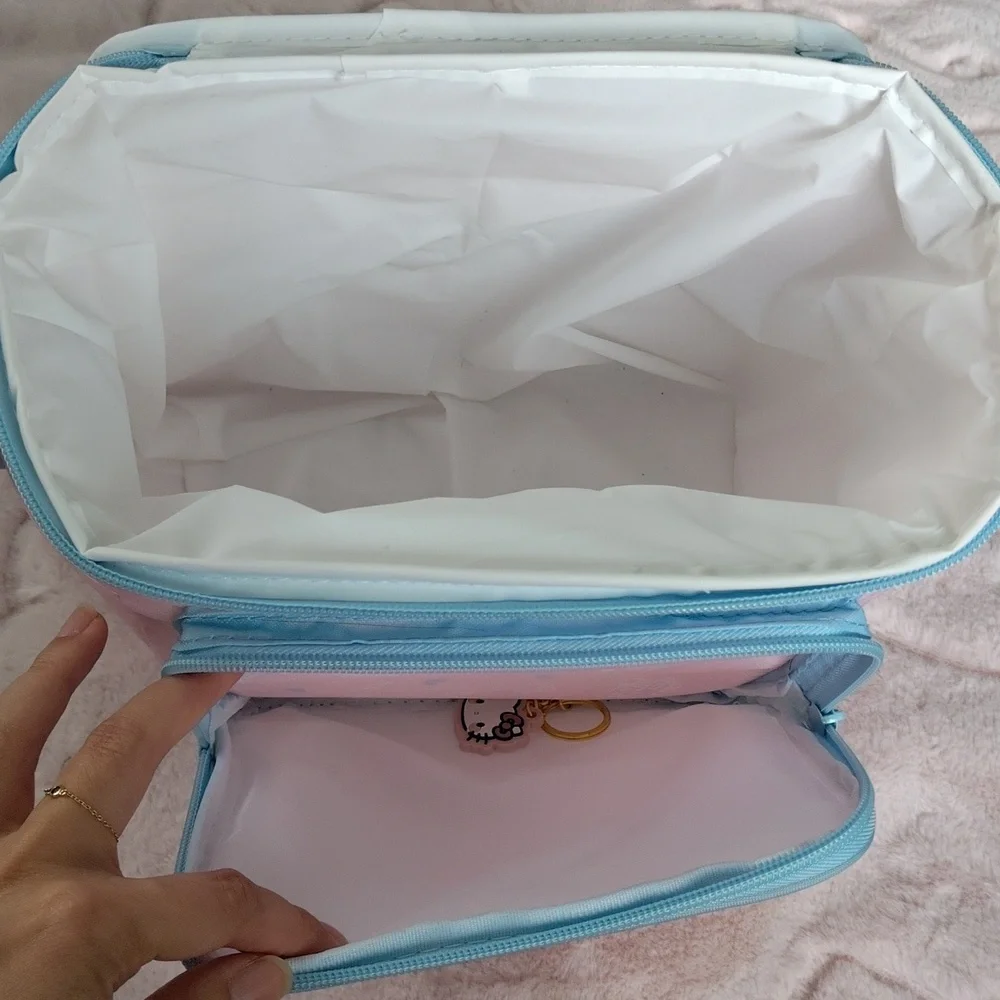 Igloo x Hello Kitty 50th Anniversary Limited Edition 9-can Cooler Bag - Picture 10 of 10